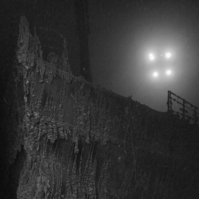 Expedição revela deterioração acelerada do Titanic: Grande parte da grade da Proa caiu e metal está sendo corroído por micróbios