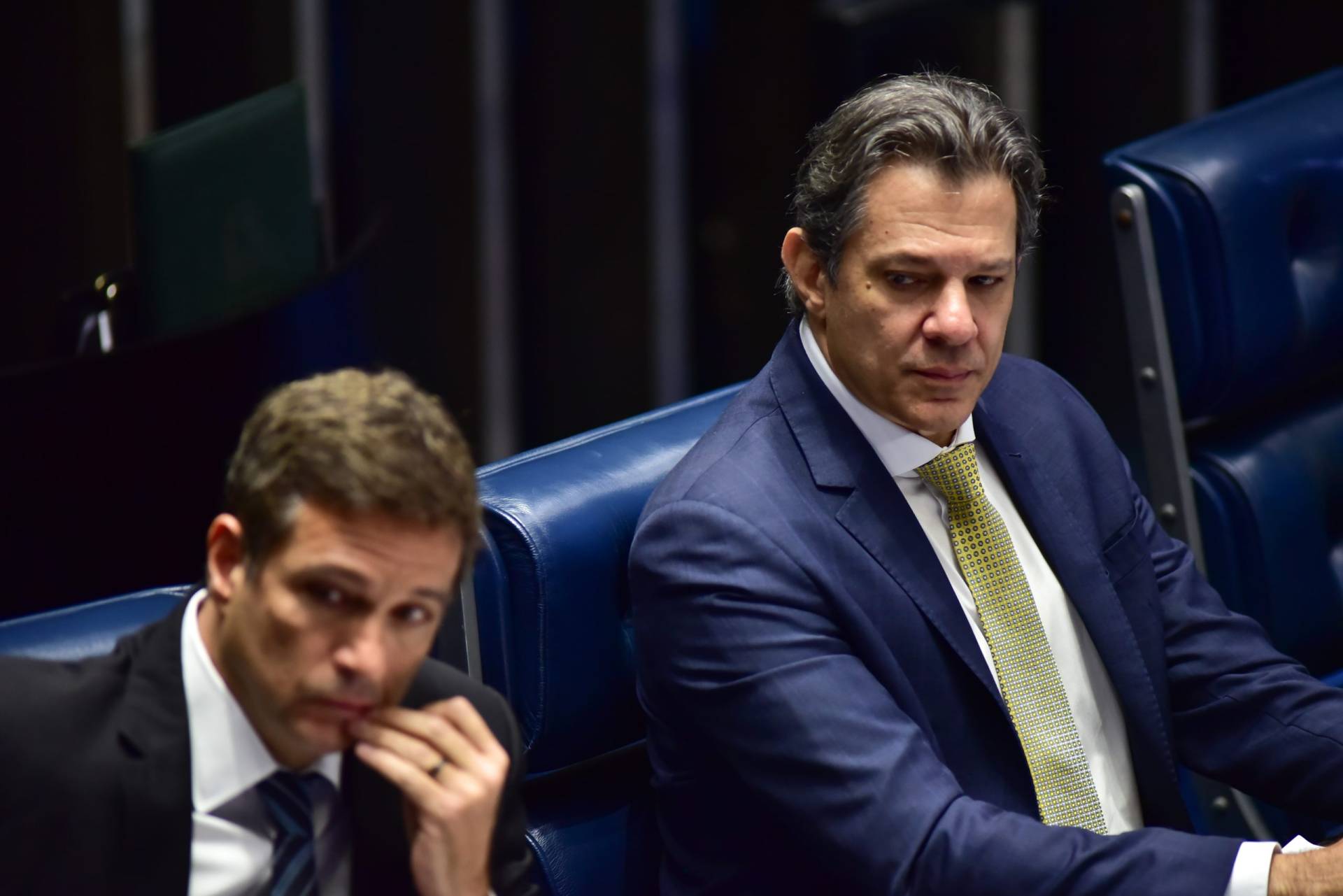 Expectativa de nova alta de juros pelo BC em meio a riscos econômicos crescentes