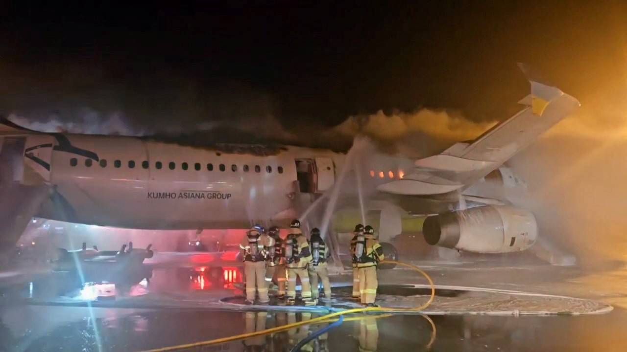 Incêndio em avião força evacuação no aeroporto internacional de Gimhae, na Coreia do Sul