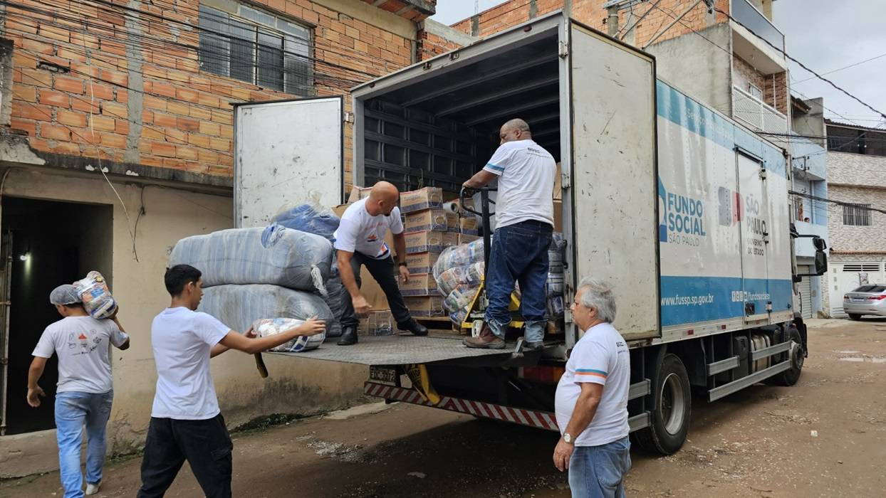 Defesa Civil e fundo social de São Paulo distribuem ajuda humanitária a municípios atingidos por chuvas