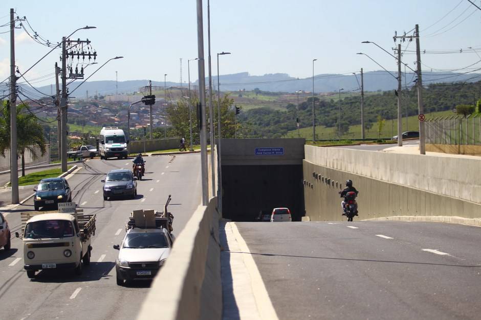 Manutenção no túnel da rotatória do Gás em São José dos Campos.