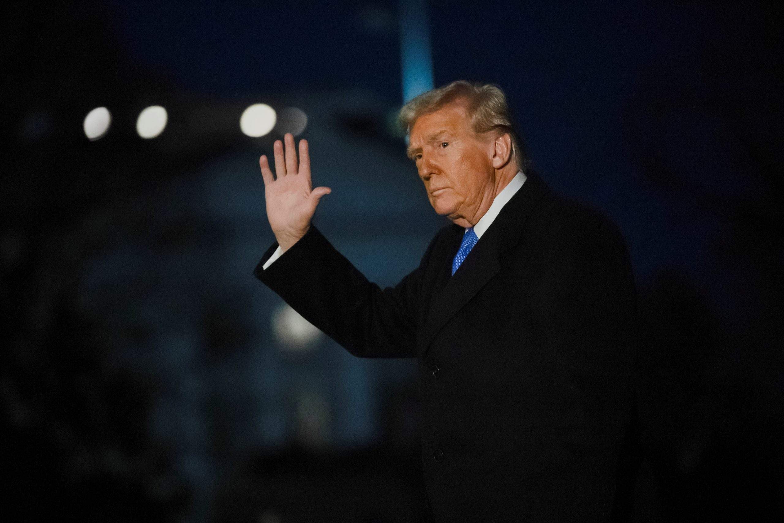 Aprovação de Donald Trump fica abaixo da desaprovação pela primeira vez desde o início de seu Governo