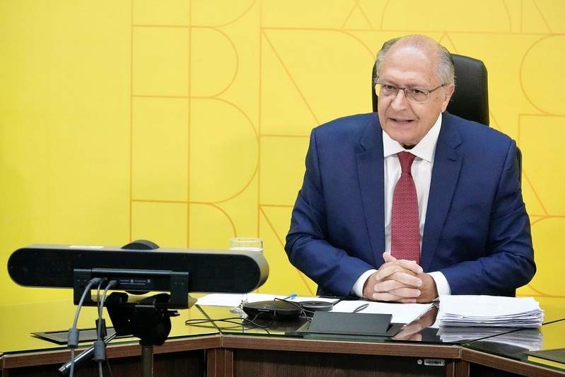 Alckmin defende avanços nas negociações com os EUA e lamenta imposição de tarifas
