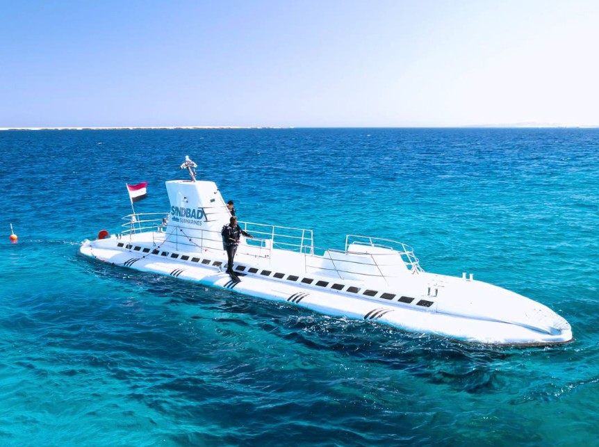 Submarino turístico naufraga no Egito, deixando seis mortos