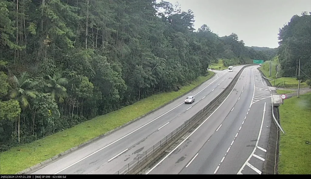 Tamoios tem bloqueio para troca de poste de energia!