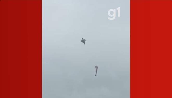 Balão cai em condomínio residencial no Urbanova, em São José dos Campos, SP