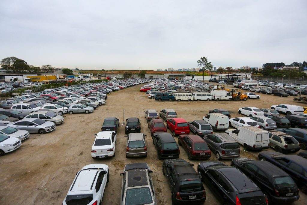 Leilão de veículos do governo de SP tem Hilux SW4 mais barata que iPhone, e VW Spacefox a R$ 3 mil