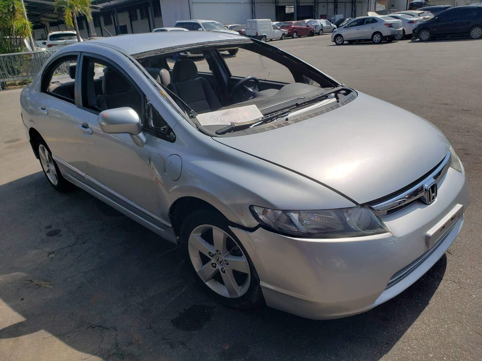 Leilão de veículos tem Honda Civic mais barato que iPhone e Range Rover blindada a R$ 40,1 mil