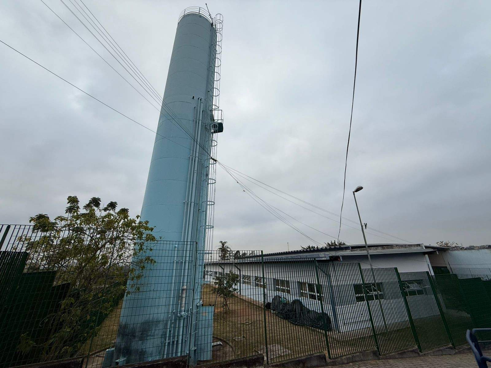Bombeiro morre após cair de estrutura de 10 metros durante resgate no Educamais, em Jacareí