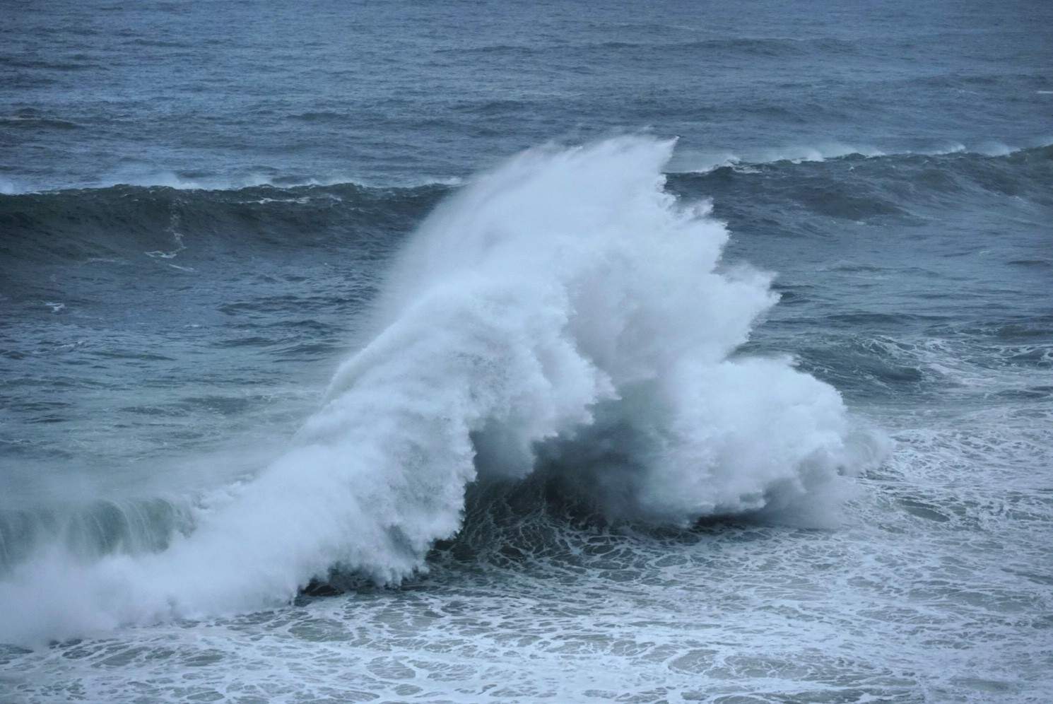 Marinha emite alerta para ressaca marítima com ondas de até 2,5 metros no Litoral Norte de SP