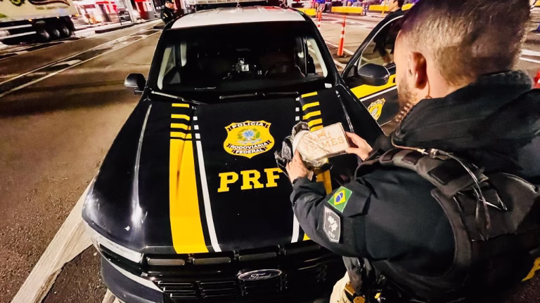 PRF apreende cocaína na Dutra e prende dois em flagrante no Vale
