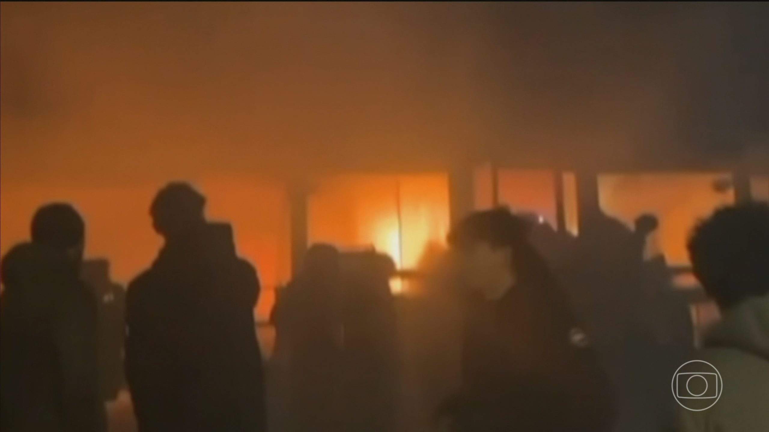 Fogo em bar: Suíça tenta identificar vítimas de incêndio em festa de Ano Novo; cerca de 40 morreram