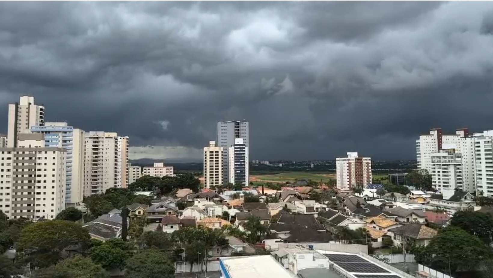 Inmet renova alerta para o risco de tempestades em toda a região do Vale do Paraíba