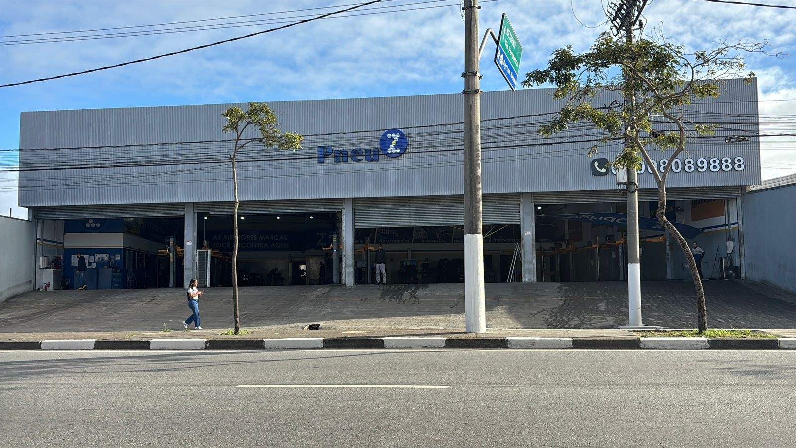 Rede de pneus com 43 lojas é alvo de operação da Polícia Civil por suspeita de golpes em clientes