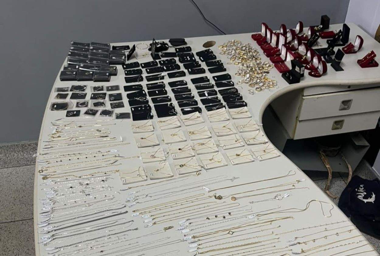 Homem é preso após furtar R$ 15 mil em joias de joalheria em Itaquaquecetuba